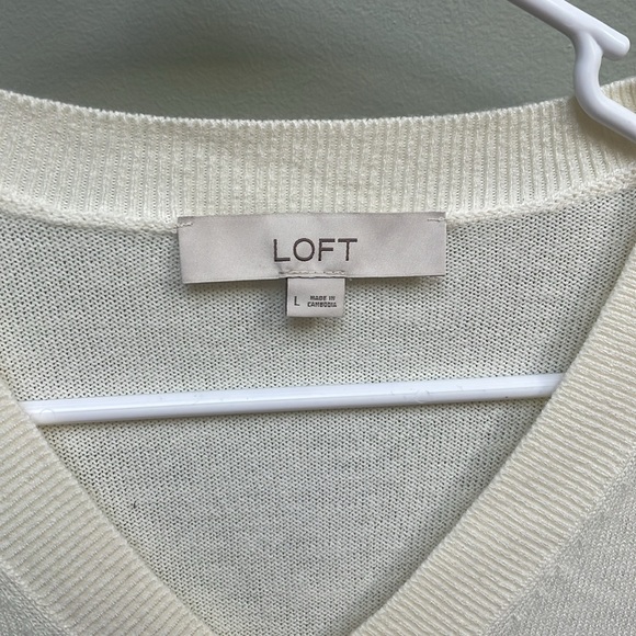 Size Large Loft cream sweater - Picture 2 of 3